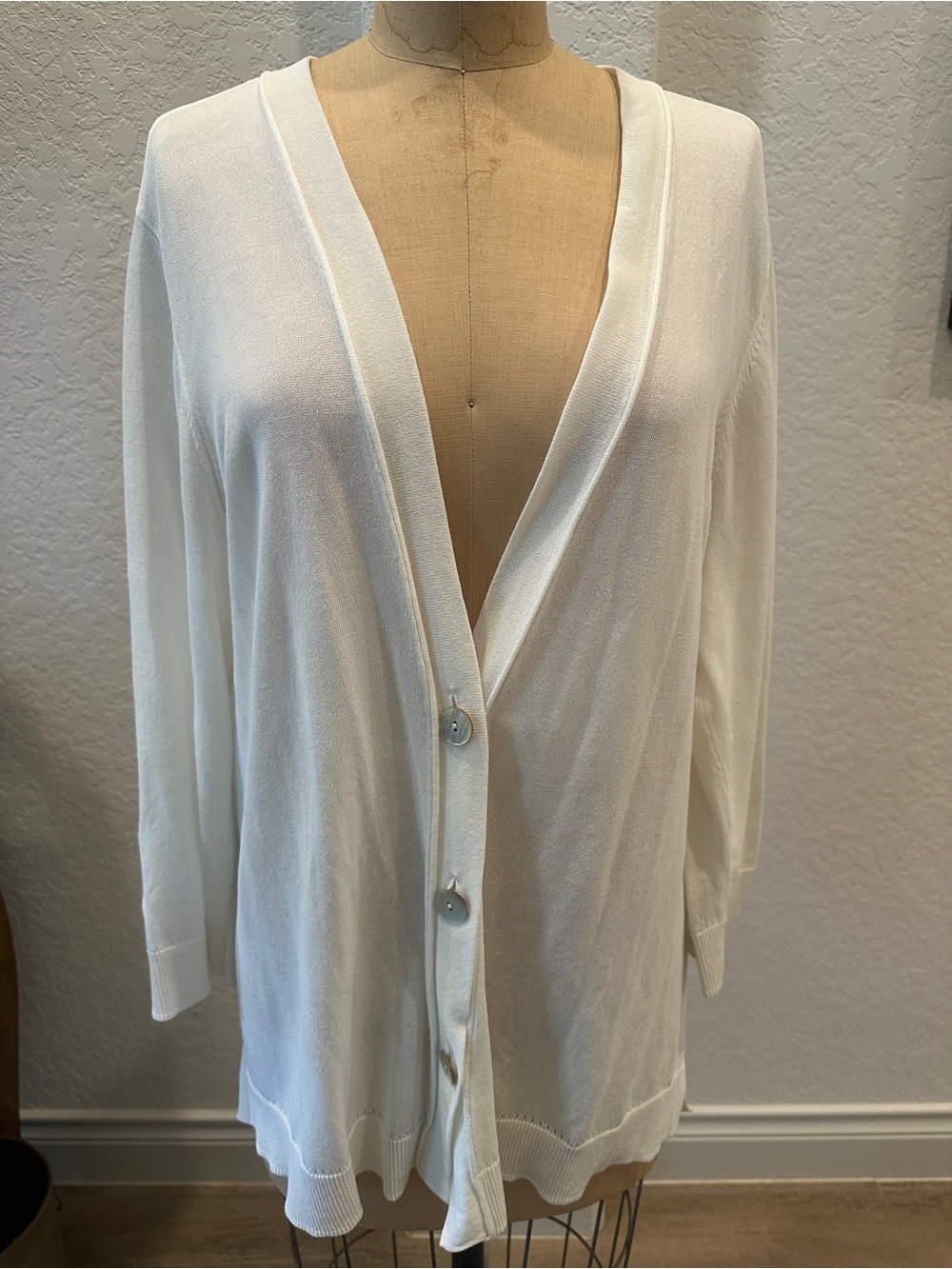 Chico's 2 Ivory Lightweight V-Neck Button Cardigan
